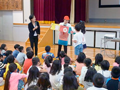 赤・黄・緑、<br>何色の仲間の食べものかな？