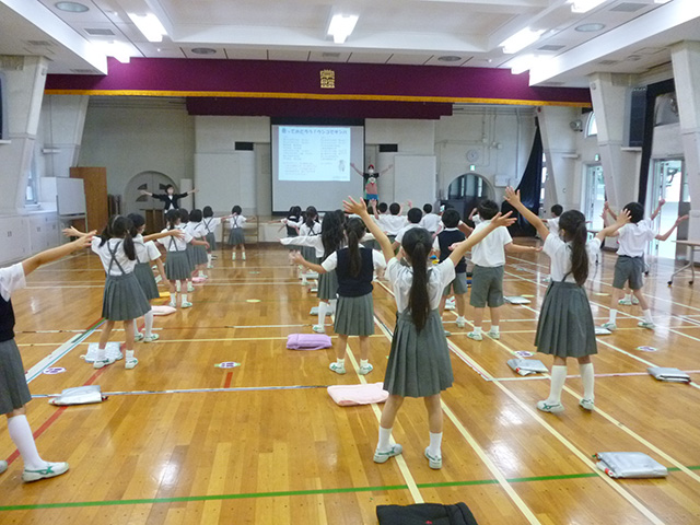 ウンコでサンバ元気に踊りました♪