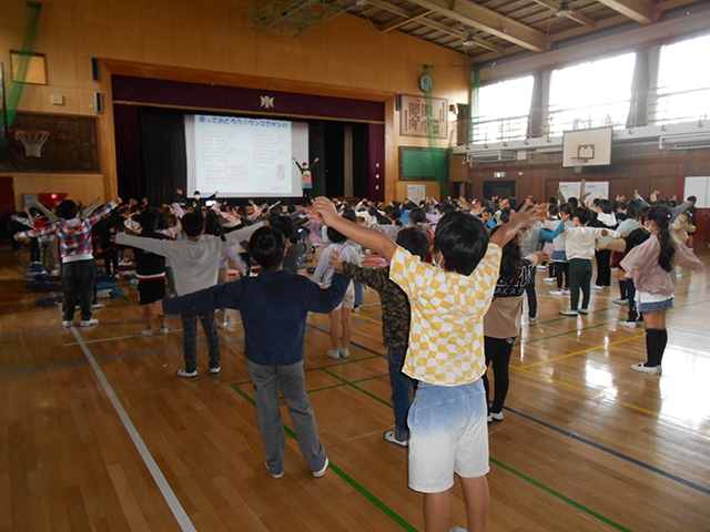 腸を刺激するダンスを踊りました